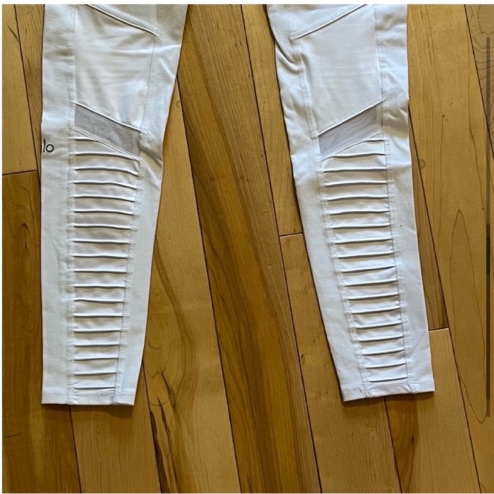 ALO Yoga Moto Leggings white size small - Picture 6 of 9